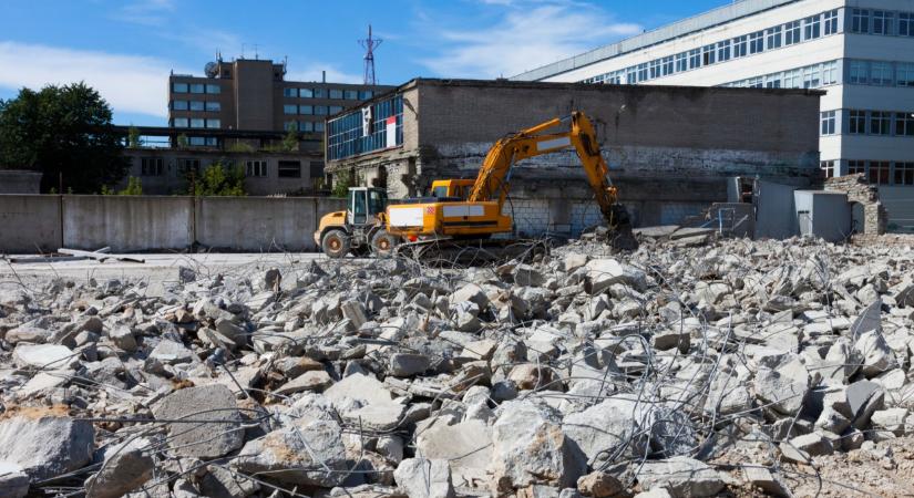 Riasztó ütemben dagad a hazai azbesztbotrány: már 40 magyar településen kongatják a vészharangot