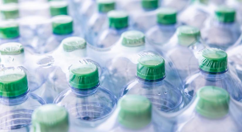 Ezt minden palackos ásványvizet ivó magyarnak tudnia kell: hatalmas változás közeleg, erre kell készülni