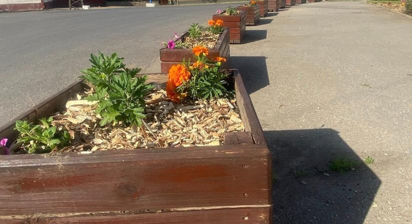 Máris loptak a hajdú-bihari város közös díszeiből, reagált a polgármester