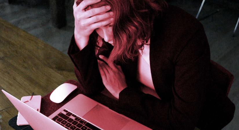 „Lehet, hogy engem is kirúgnak?” – Egy állami szférában dolgozó nő vallomása a munkahelyi lojalitásról és a kormányváltásról
