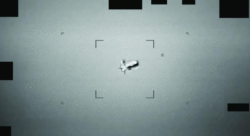 Trump ledobta a Pentagon UFO-aktáit: narancssárga gömbök, holdbéli anomáliák és „Szauron szeme” is előkerült