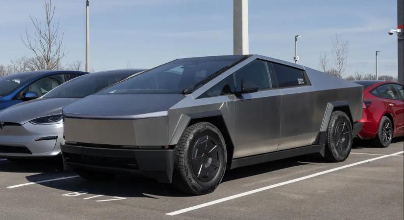 A Tesla visszahívta az egyik Cybertruck modelljét, mert kieshetnek a kerekeik