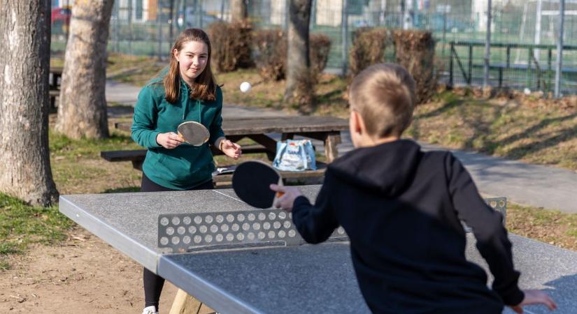 Riasztást adtak ki: nyárias meleg után zivatarok csaphatnak le szombaton
