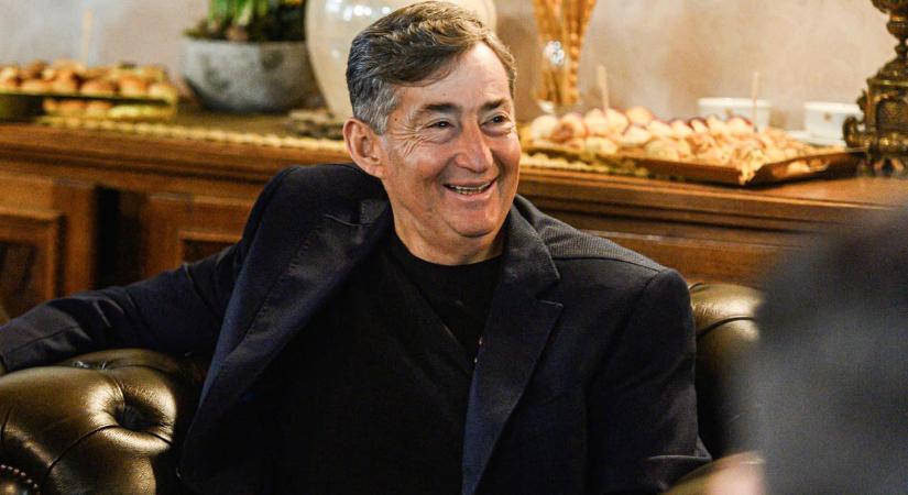 Átlátszó: Egy cannes-i Hermès boltban fotózkodott Mészáros Lőrinc