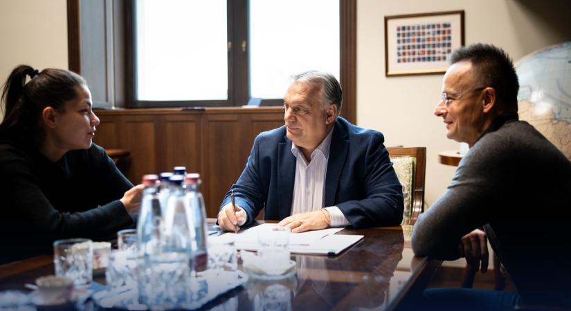 Gáspár Evelin havi egymillióért kezelte Szijjártó Péter közösségi oldalait