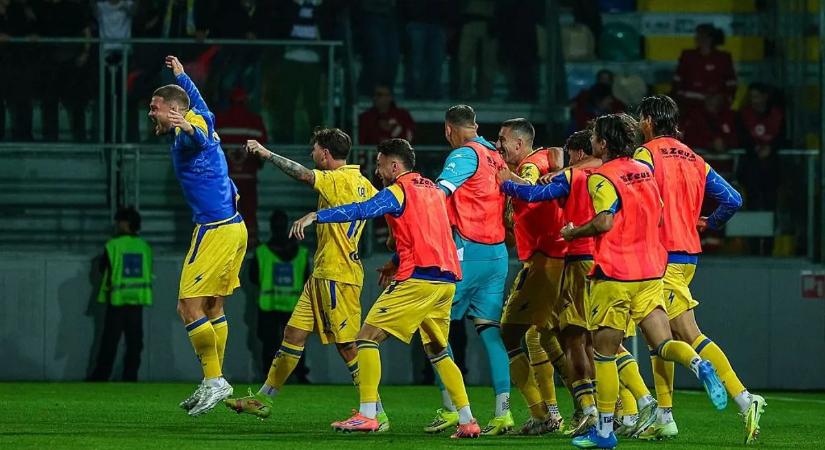 A Frosinone követte a Veneziát a Serie A-ba, Nagy Ádámék kiestek