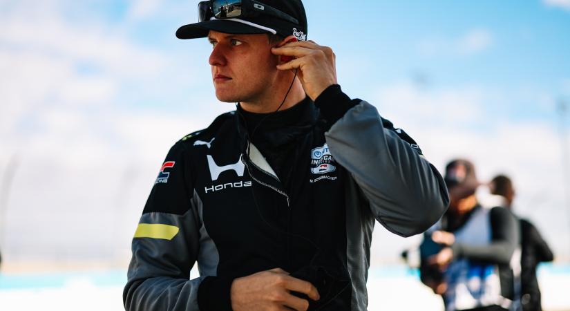 Libabőrös párhuzam: Mick Schumacher hajszálpontosan lemásolta édesapja 24 évvel ezelőtti bravúrját Indyben