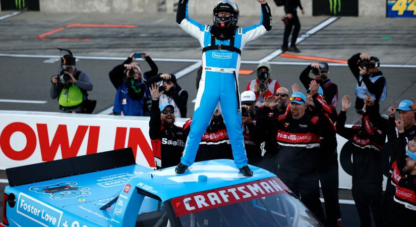 Honeycutt megszerezte első NASCAR-győzelmét, SVG a sírból hozta vissza a futamát Watkins Glenen