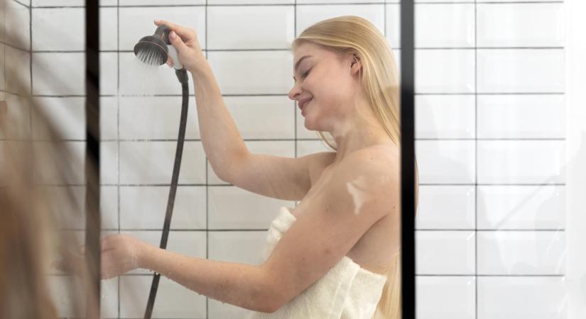Takarítás: a műfogsor tabletta csodákat tesz a zuhanyfejjel