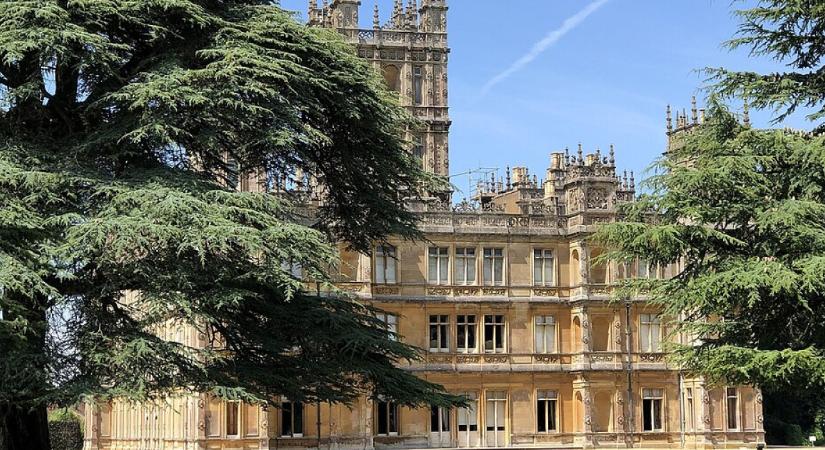 A Highclere-kastély, ahol a Downton Abbey-t forgatták