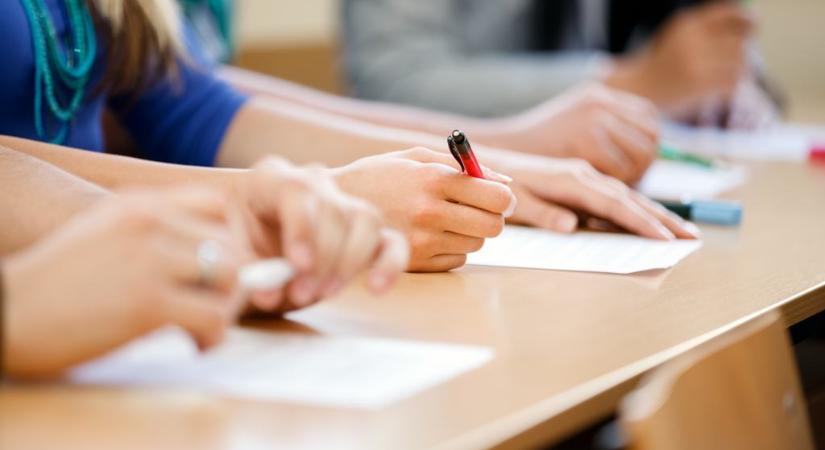 Egybe vagy külön? Egyszerű helyesírási kvíz