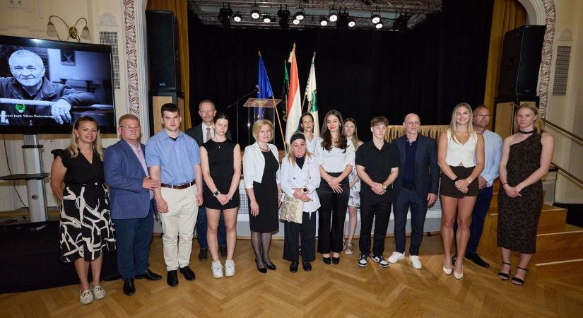 Jövőbeli bajnokokat és legendát is ünnepeltek a Földi Imre-díjátadón Tatabányán fotók, videó