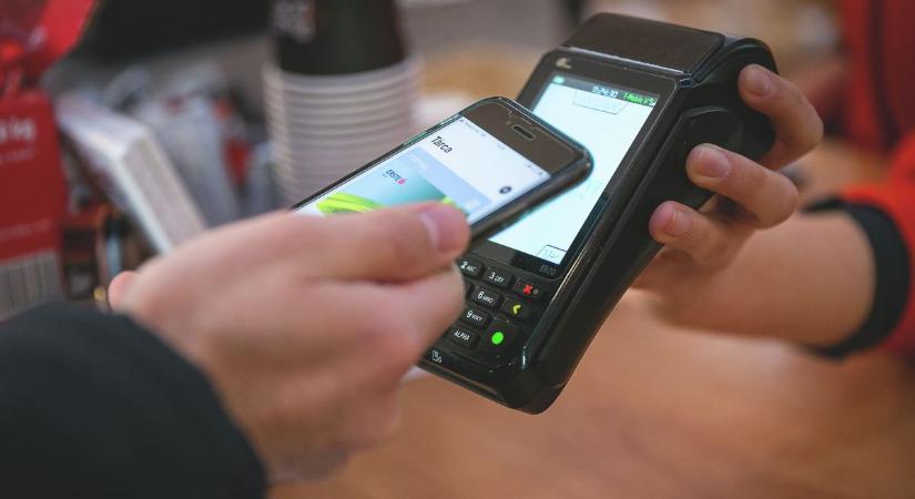 Apja véletlenül utalt neki negyedmilliót – a tini nem küldte vissza, inkább elköltötte