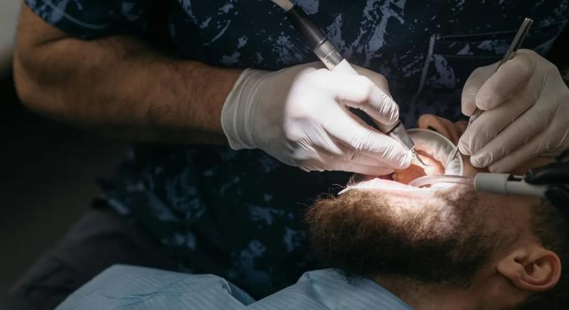 Kiderült, hogy mekkora összegű kártérítést kapott a debreceni magánklinika fogászatán halálra altatott férfi családja