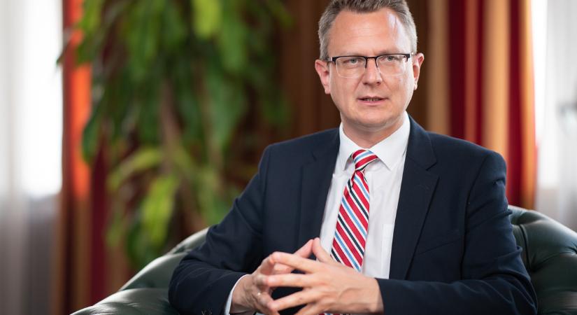 Rétvári Bence: a közösségünknek talpra kell állnia