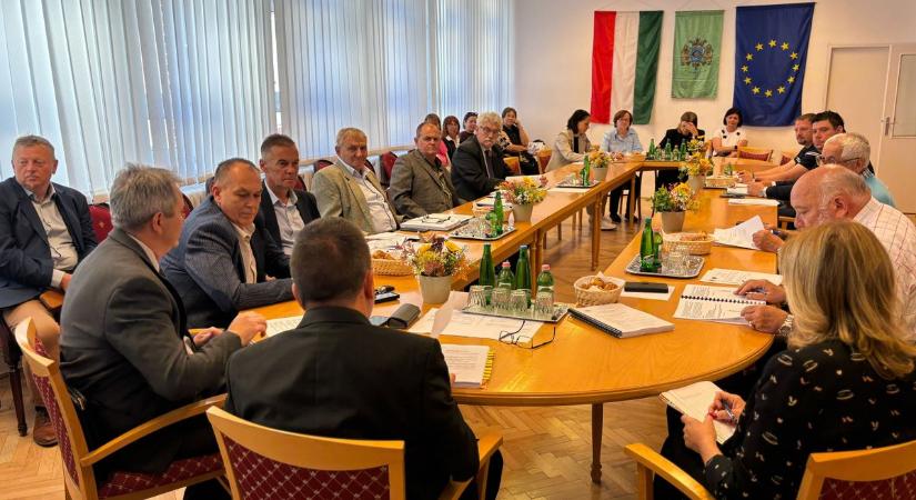 Közel hatszáz riasztás egy év alatt – fontos ügyekről tárgyalt Sárbogárd képviselő-testülete (galéria)