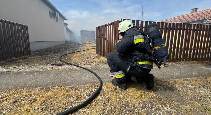 Ijesztő pillanatok: felcsaptak a lángok Hajdú-Biharban, egy kedvenc élete is veszélyben forgott - fotókkal