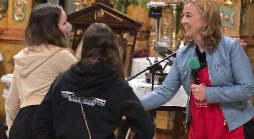 Hátrányos helyzetű családok szülei és gyermekei arcára csaltak mosolyt Szolnokon – galériával