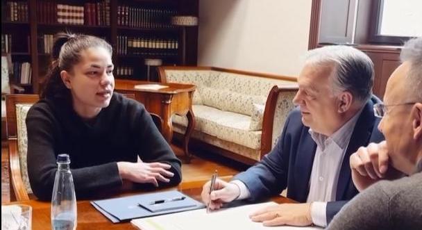 Havi egymillióért kezelte Szijjártó oldalait Gáspár Evelin