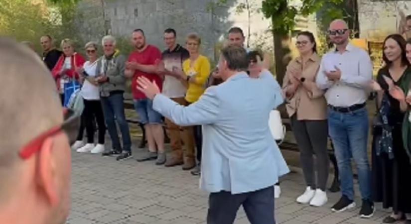 Sorfallal, vastapssal búcsúztatták az elérzékenyült Gajdos Lászlót a Nyíregyházi Állatpark dolgozói