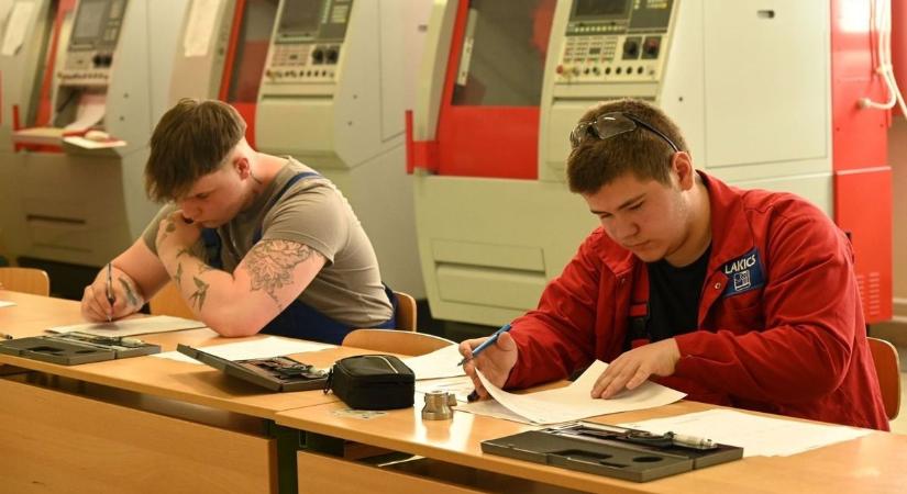 Diákok, figyelem: így juthatsz 300 ezer forinthoz!