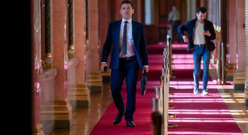 Már be is nyújtották a ciklus első Alaptörvény-módosító javaslatát