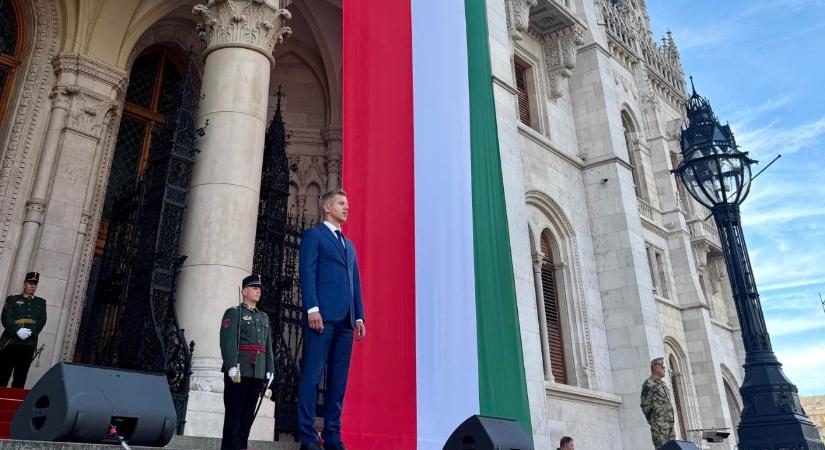 Magyar Péter: ez a rendszerváltás első hivatalos napja