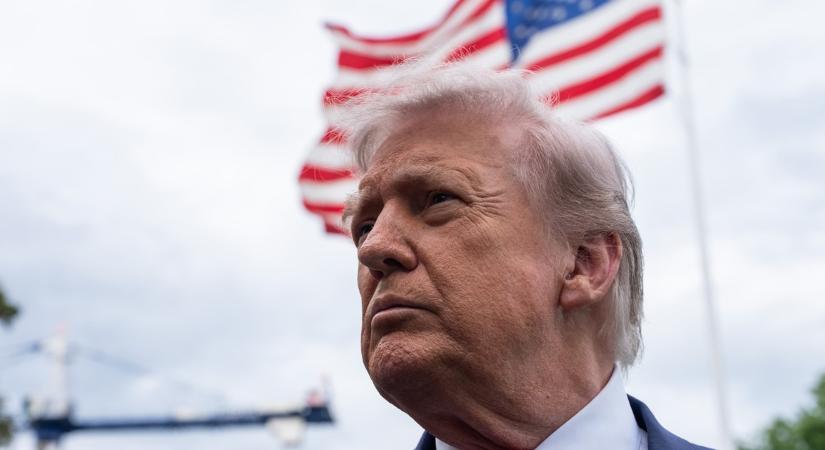 Aranyozott Donald Trump-szobrot avattak Floridában – fotók, videó