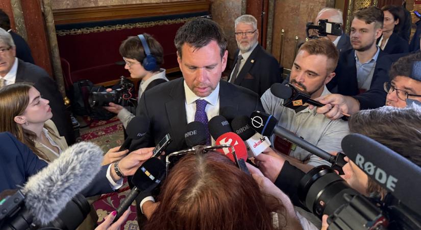 Vitézy Dávid: Le kell zárni a Lázár János nevével fémjelzett vasútrombolás korszakát