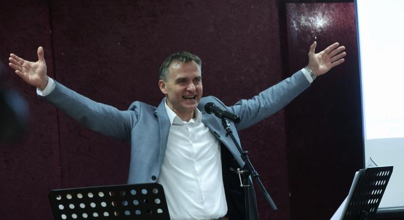 Vers, ami betalál: ezért érdemes ott lenni Tarczy Gyula estjén