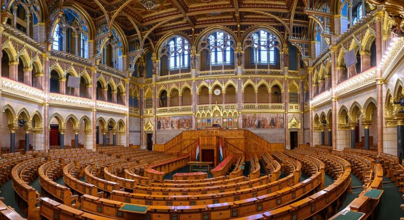 Alakuló ülését tartja ma a parlament