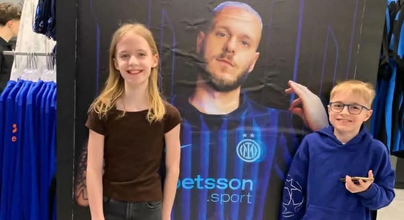 Valóra vált a Duchenne-es Bruno álma: élőben szurkolhatott kedvenc focicsapatának