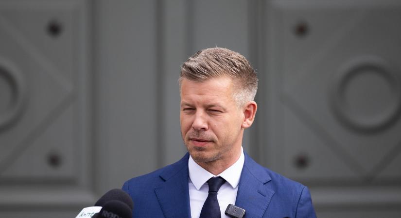 Magyar Pétert húga és sógora is elkísérte a Parlamentbe: velük volt a nem régen született gyermekük - fotók