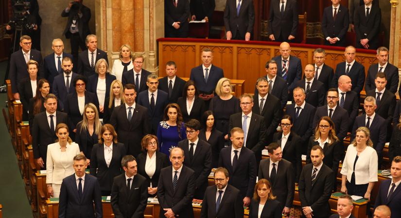 Fotók a megalakult Országgyűlésről