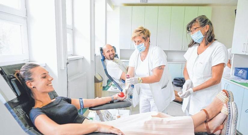 15 új munkahely és képzési lehetőség indul a PTE Klinikai Központban