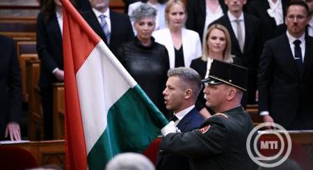 Országgyűlés: Megválasztották miniszterelnöknek Magyar Pétert
