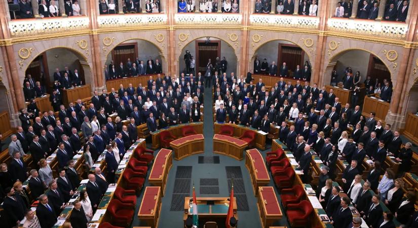 Az Országgyűlés alakuló ülésén elfogadták a bizottsági struktúrát