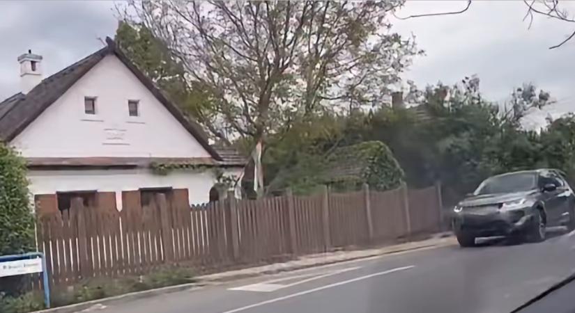 Rükvercben hajtott el Hadházy Ákos elől Orbán Viktor fia Felcsúton