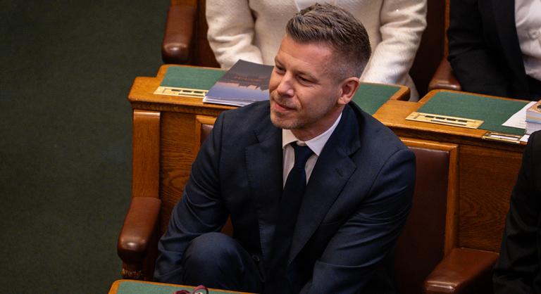 Magyar Pétert fiai is elkísérték miniszterelnöki beiktatására