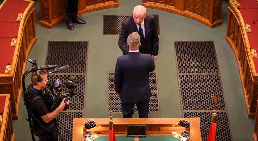Magyar Péter Sulyok szemébe mondta első miniszterelnöki beszédében: „Ideje távozni, ameddig még lehet”
