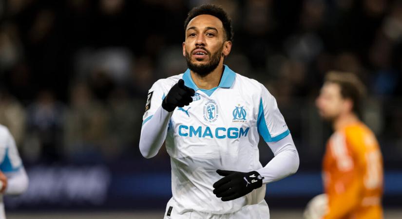 Tűzoltókészülékes tréfa miatt kerülhet bajba Aubameyang