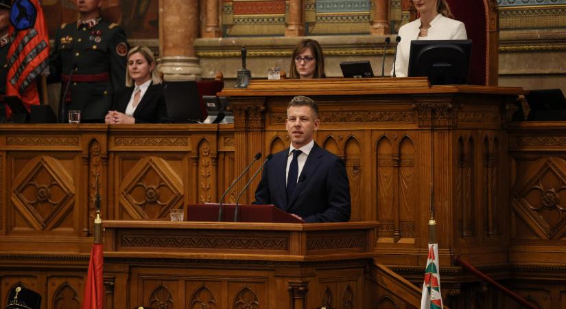 Magyar Péter az első miniszterelnöki beszédében kemény szavakkal szólította fel lemondásra Sulyok Tamást