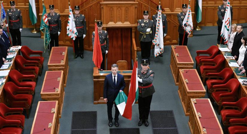 Letette az esküt az új kormányfő, Magyar Péter a miniszterelnök
