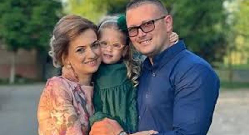 „Az orvosok lemondtak róla, Rebeka mégis mindenkit sokkol!” – megható fordulat a nyitott gerinccel született kislány életében
