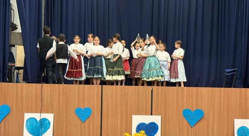 Kicsik és nagyok együtt hívták fel a figyelmet az esélyegyenlőségre a hajdú-bihari városban