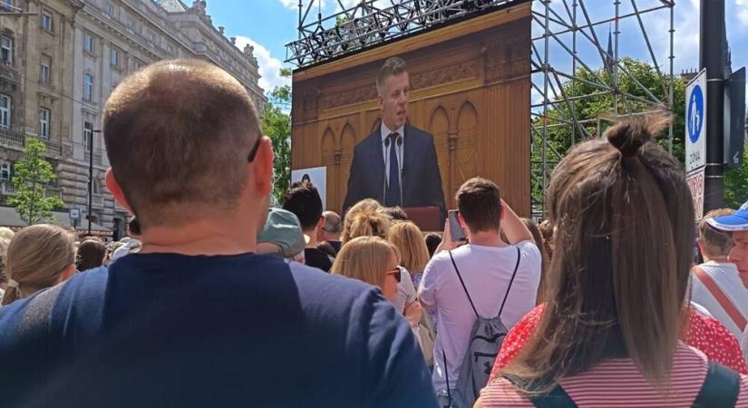 Fotelkedvelőknek, ha élőben néznék Magyar Péter Kossuth téri beszéd