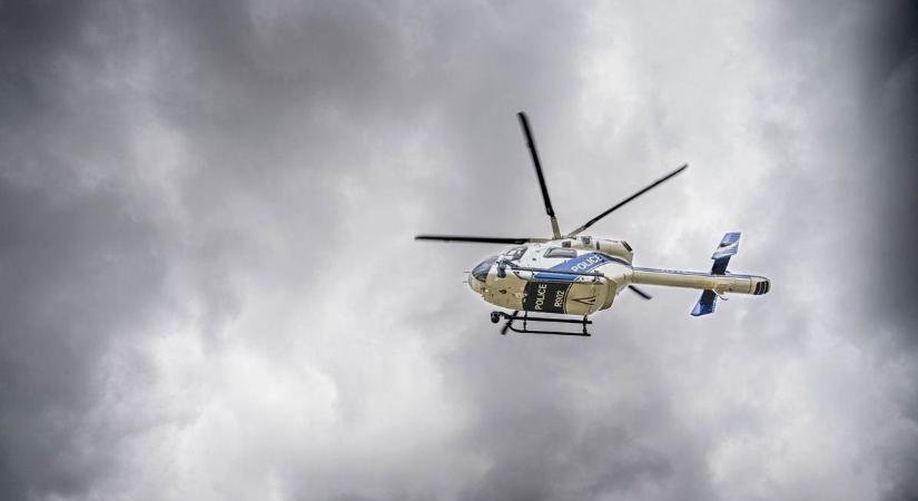 M7-es autópálya: Amikor még a 70 km/h is sok(k), rendőrségi helikopter szállt a magasba