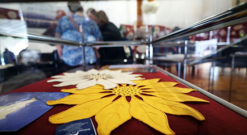 A madeirai hímzés a halasi nemzetközi csipkekiállítás díszvendége  fotók