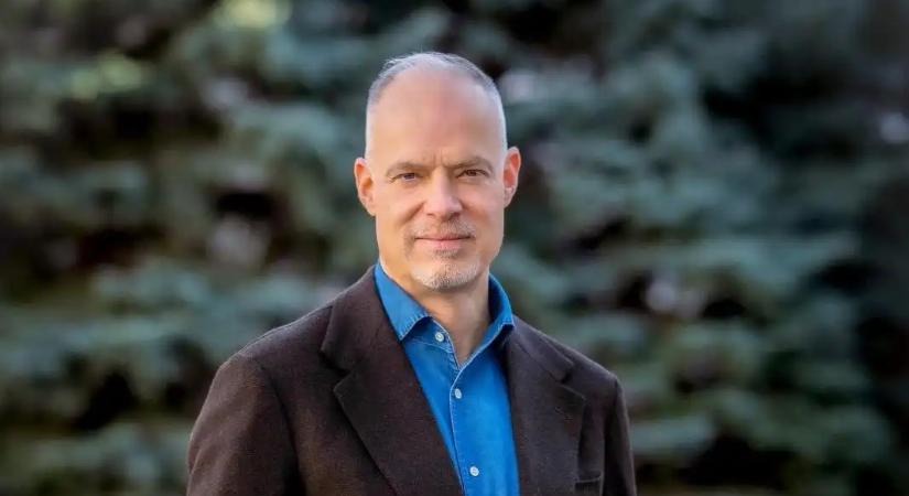 A honvédelmi tárca mellett közösségi oldalától is búcsúzik Szalay-Bobrovniczky Kristóf
