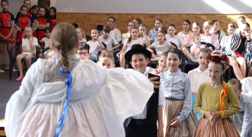 Büszke szülők, ügyes gyerekek, nézd meg a XI. Kertvárosi Táncfesztivál fotóit! (galéria, videó)